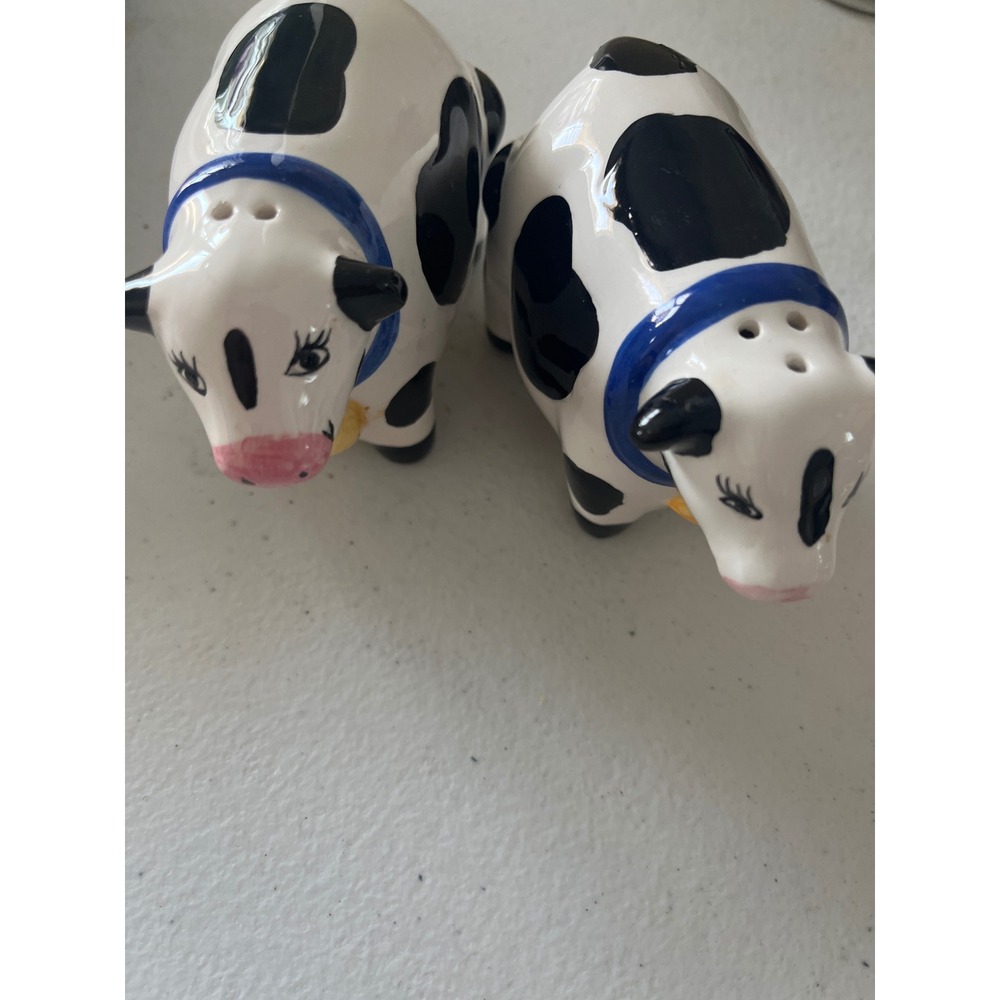 Coco Dowley CIC China Ceramic Cow Salt and Pepper Shaker Set Black White Blue